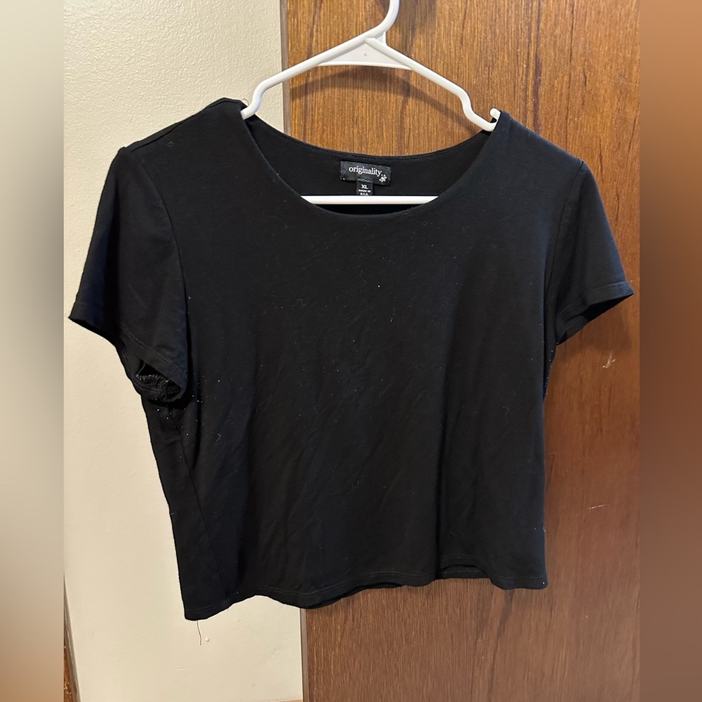 X-large originality cropped shirt.